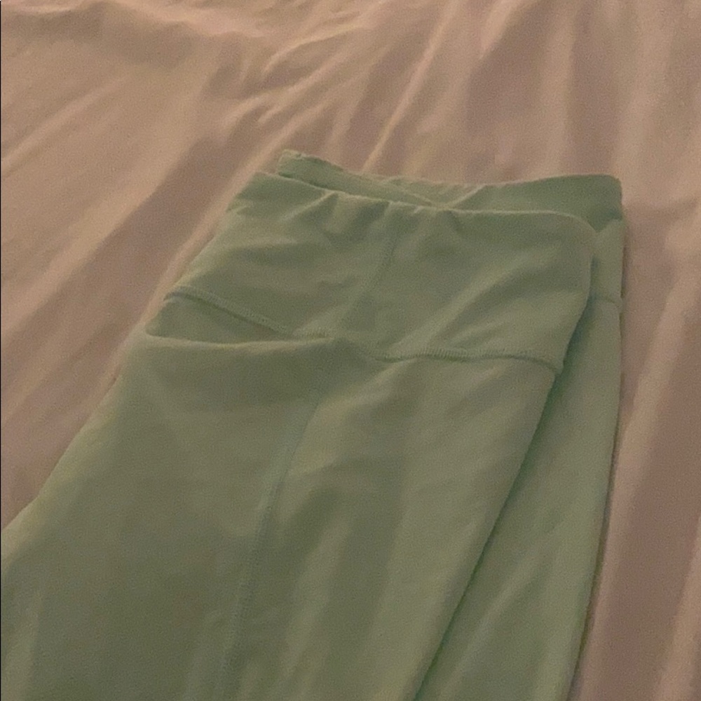 Lulu cropped leggings